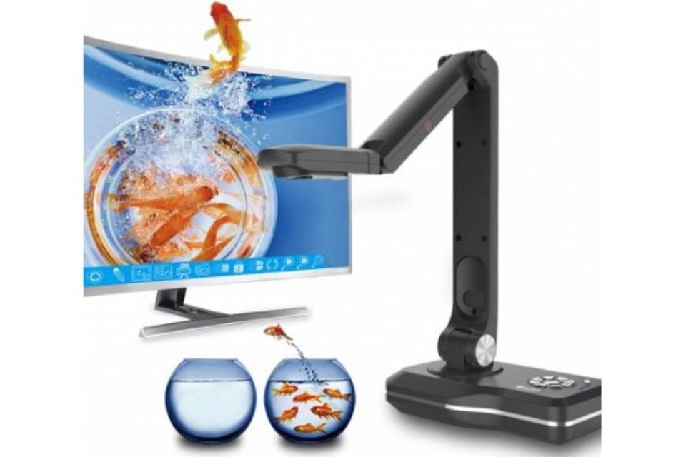 Máy chiếu vật thể cho phép hiển thị hình ảnh của các đối tượng vật lý như sách, tài liệu, mẫu vật lên màn hình lớn.