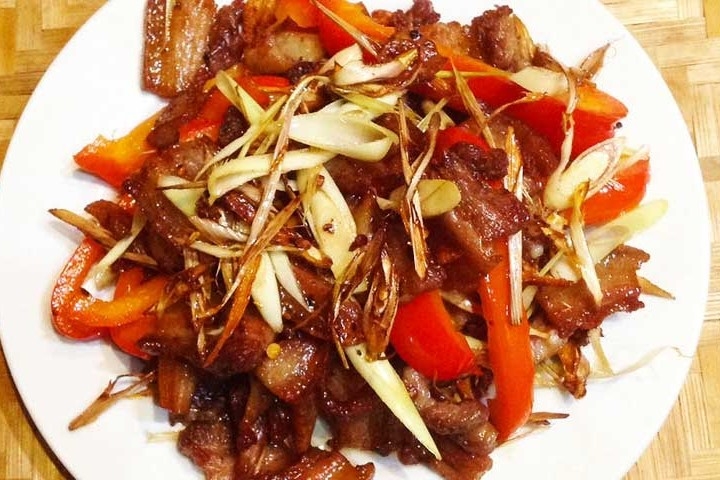 Hướng dẫn cách làm heo rừng xào sả ớt - 1
