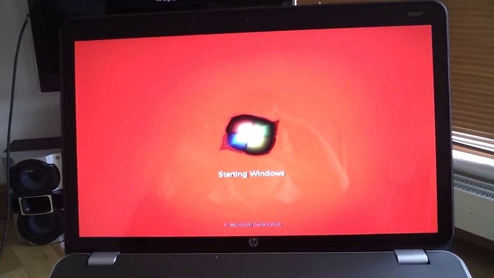 Nếu laptop bị màn hình đỏ thì xử lý như thế nào?