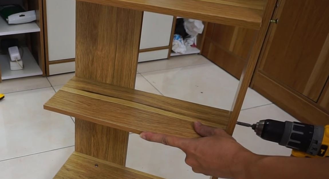 cách lắp kệ góc tường 03