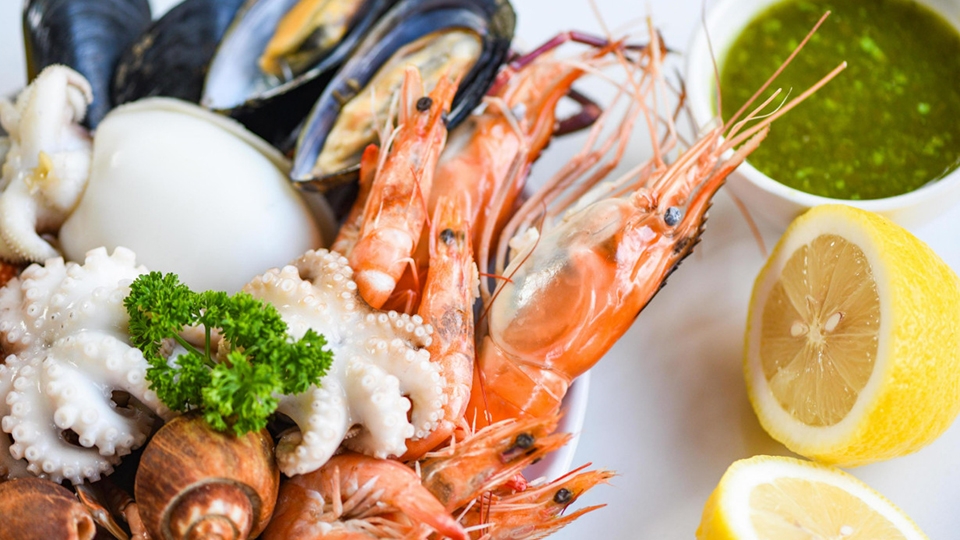 Hải sản cực phù hợp với mì cay