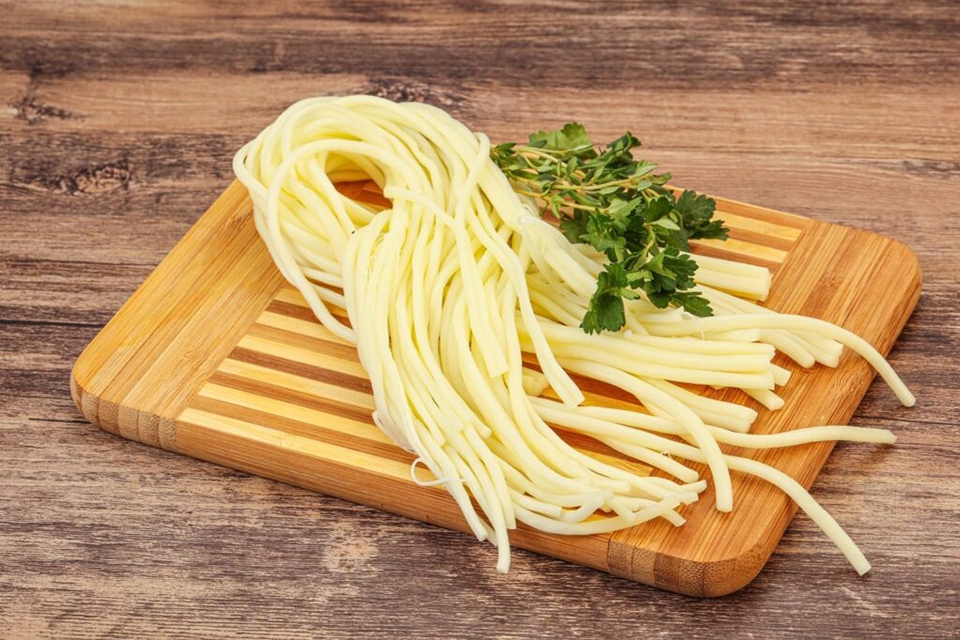 Phô mai hun khói có gì đặc biệt mà thu hút đến vậy