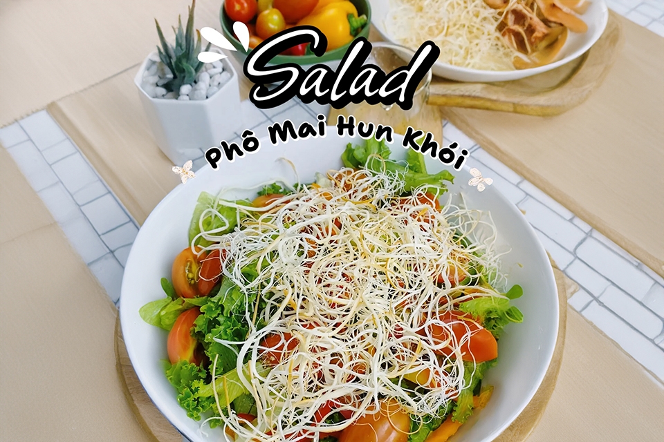 Salad phô mai hun khói và trái cây