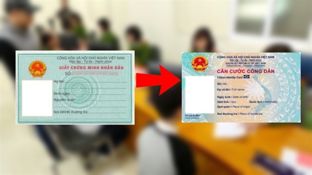 Những phần mềm chiếu màn hình điện thoại lên máy tính Ngoài ứng dụng Connect, bạn cũng có thể sử dụng những phần mềm hỗ trợ dưới đây để thực hiện cách chiếu màn hình điện thoại lên máy tính. Ứng dụng chiếu màn hình ApowerMirror ApowerMirror được đánh giá là ứng dụng hỗ trợ cách chiếu màn hình điện thoại lên máy tính rất hiệu quả, chất lượng hình ảnh cao mà bạn không nên bỏ qua. Ứng dụng này cũng hỗ trợ rất nhiều nền tảng khác nhau nên dù dùng điện thoại, máy tính gì cũng có thể sử dụng được.  Ưu điểm: Sử dụng đơn giản với giao diện dễ hiểu, thân thiện với người dùng. Một trong những ứng dụng quay màn hình chất lượng nhất. Hỗ trợ điều khiển điện thoại bằng cả chuột và bàn phím. Có hỗ trợ tốt cáp USB và kết nối qua mạng Wifi. Nhược điểm: Người dùng cần đăng ký gói VIP để sử dụng mọi tính năng. Ứng dụng Vysor Cách chiếu màn hình điện thoại lên máy tính bằng Vysor rất đơn giản, dễ thao tác và cũng an toàn với dữ liệu, thông tin của người dùng. Hiện phần mềm này hỗ trợ cho cả PC, laptop và điện thoại, rất tiện dụng phải không nào.  Ưu điểm: Thao tác nhanh chóng, dễ sử dụng. Có thể điều khiển ở cả hai thiết bị sau khi kết nối. Nhược điểm: Với bản miễn phí, người dùng sẽ cần kết nối cáp USB để truyền tải nhưng đổi lại là khả năng kết nối ổn định hơn. Phần mềm TeamViewer TeamViewer vốn được biết đến là phần mềm hỗ trợ chiếu màn hình điện thoại lên máy tính không tốn phí và rất phổ biến hiện nay. Ngoài tính năng chia sẻ màn hình, TeamViewer còn hỗ trợ người dùng điều khiển thiết bị từ xa một cách linh hoạt, dễ dàng.  Ưu điểm: Ứng dụng hoạt động tốt trên nhiều nền tảng và không mất phí. Có thể điều khiển từ xa với đường truyền ổn định. Hỗ trợ nhiều tính năng tiện lợi. Nhược điểm: Có tính phí với khách hàng là doanh nghiệp. Tạm kết Trên đây là một số cách chiếu màn hình điện thoại lên máy tính có sử dụng phần mềm bên thứ ba và sử dụng cáp kết nối, mong rằng đã giúp ích cho bạn. Hiện các dòng máy tính bàn, laptop tại FPT Shop đang áp dụng nhiều chương trình khuyến mãi với mức giá hấp dẫn, thích hợp cho cả học sinh, sinh viên, nhân viên văn phòng,… Nếu đang tìm kiếm một chiếc máy tính đầy đủ tính năng, thiết kế sang trọng, đẹp mắt,… với giá thành cạnh tranh, hãy ghé FPT Shop gần nhất để tham khảo mẫu mã, bạn nhé. 11