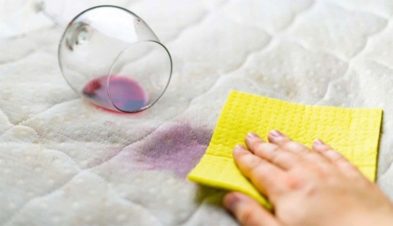 Cách tẩy vết bẩn trên nệm hình 5