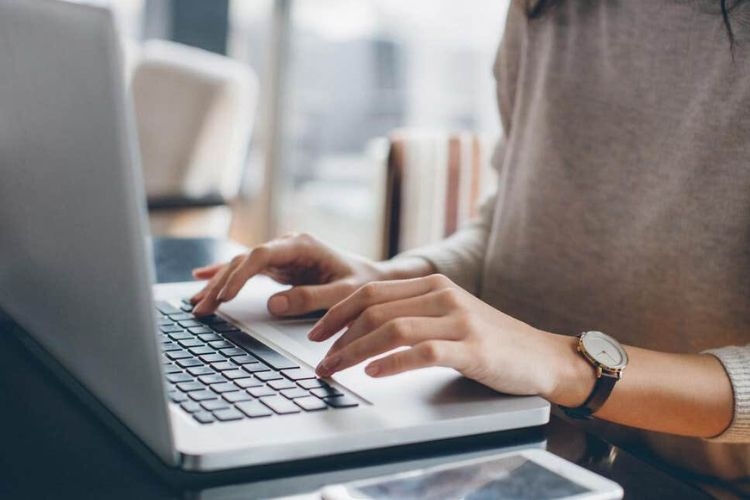 Những lưu ý khi chọn laptop cho sinh viên ngành xuất nhập khẩu 2024