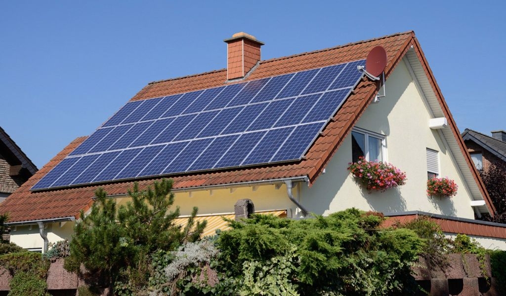 Dùng điện mặt trời có nguy hiểm không? Lưu ý cách lắp đặt đảm bảo an toàn khi sử dụng 1