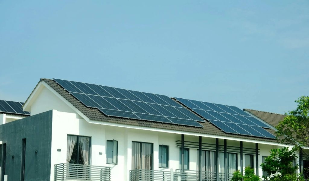 Dùng điện mặt trời có nguy hiểm không? Lưu ý cách lắp đặt đảm bảo an toàn khi sử dụng 4