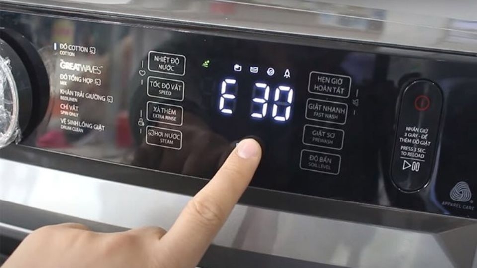 Hướng dẫn xử lý lỗi E30 máy giặt Electrolux.