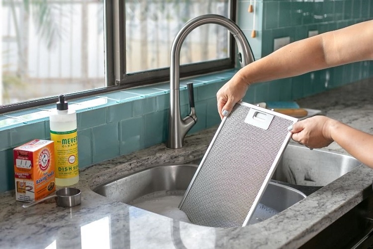 Cách vệ sinh máy hút mùi bằng baking soda 1