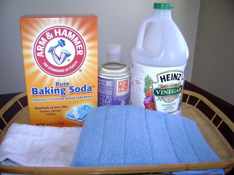 Cách vệ sinh máy hút mùi bằng baking soda 3