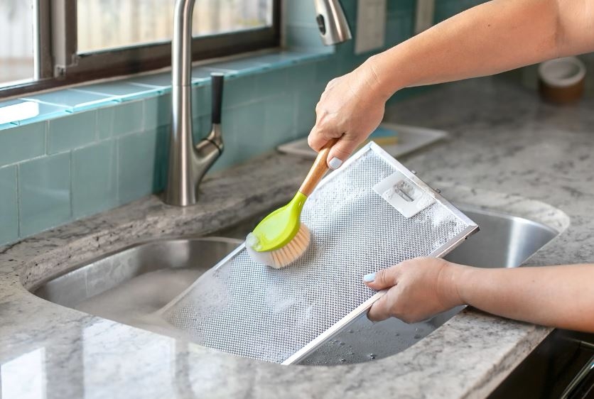 Cách vệ sinh máy hút mùi bằng baking soda 6