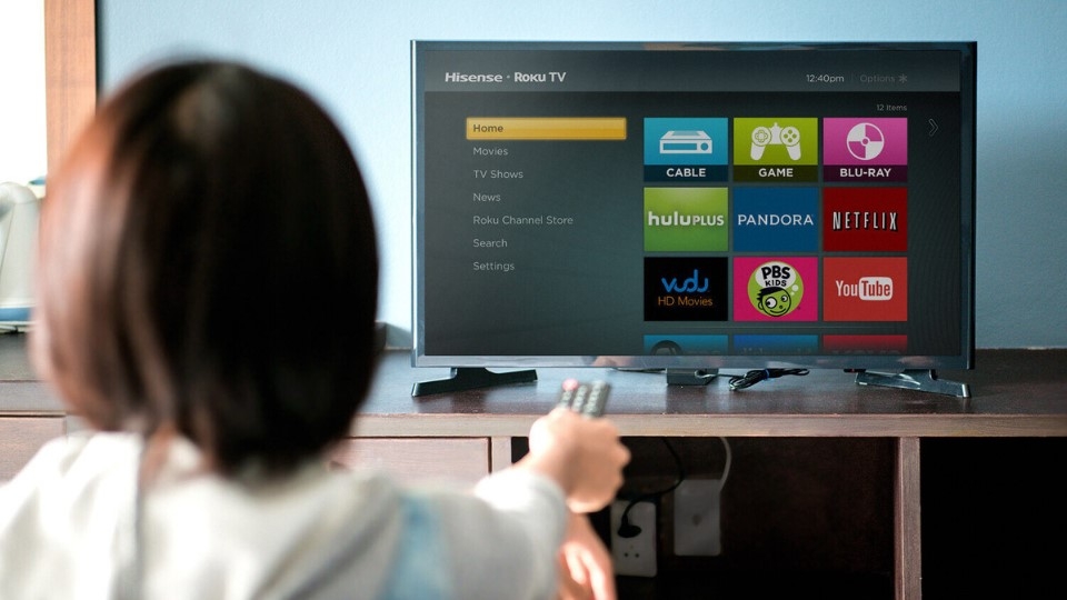 Sử dụng các nút bấm ngay trên tivi