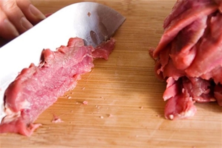 Mách bạn cách phân biệt thịt bò thật giả cực dễ để chị em tránh bị mua nhầm - Hình 5