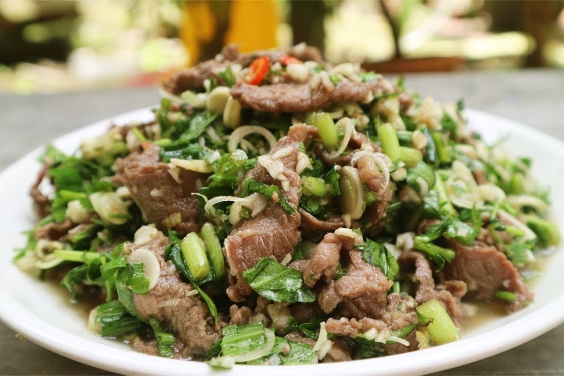 Gỏi bò bóp rau ngổ