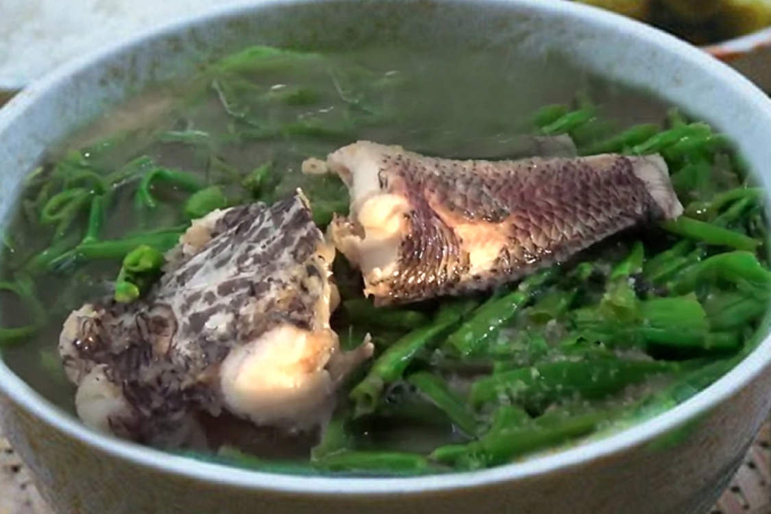 Canh rau ngổ cá lóc đồng