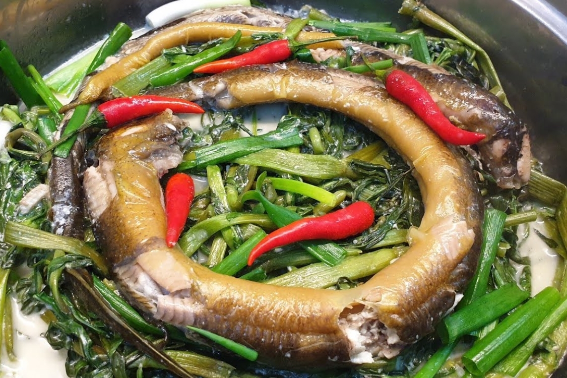 Lươn um rau ngổ