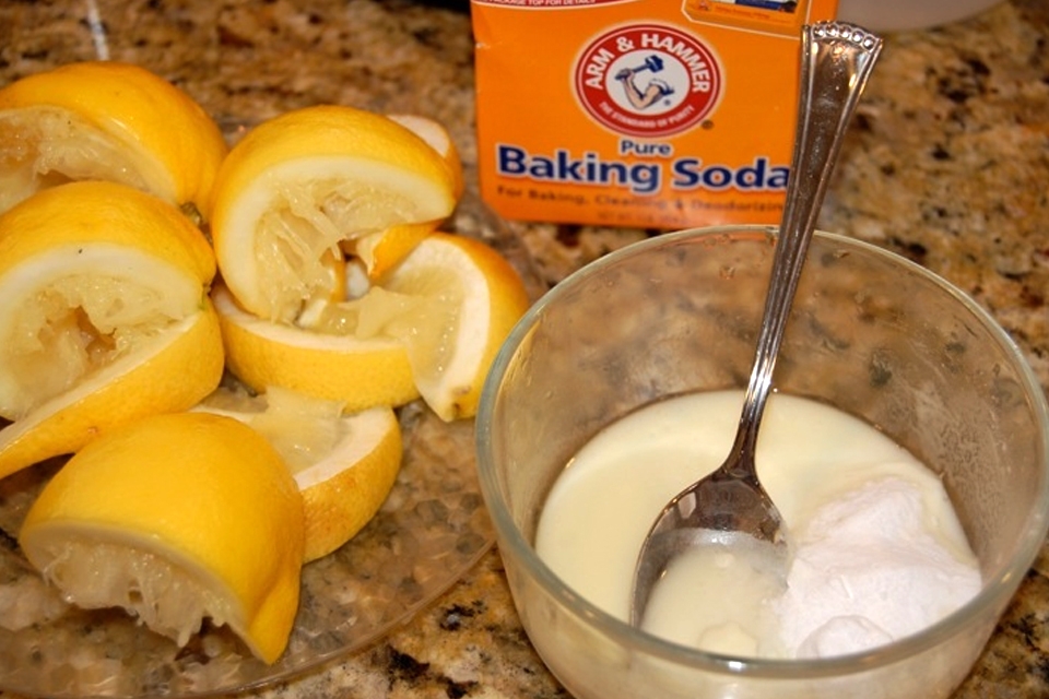 Dùng Baking soda để xử lý đũa tre bị mốc.