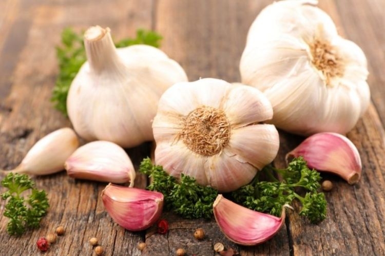 Những lưu ý khi sử dụng tỏi nấu ăn