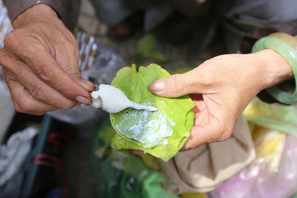 Cách làm sạch nhớt cá 6