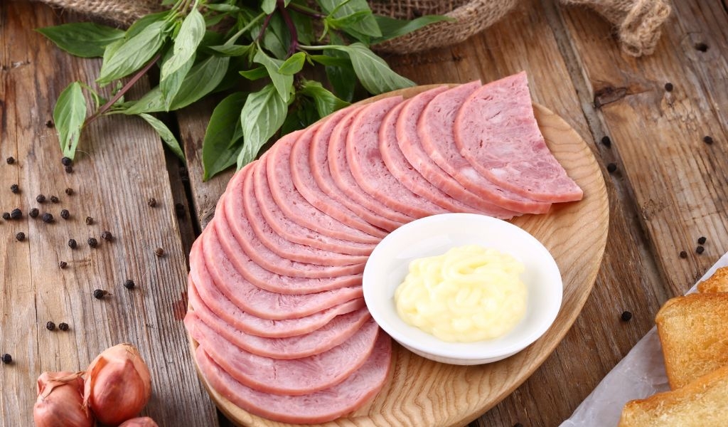 Thịt nguội là gì? Cách bảo quản và giới thiệu các món ngon từ thịt nguội bạn nên thử 2