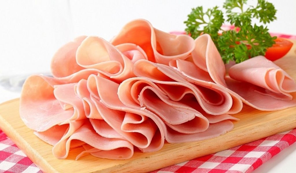 Thịt nguội là gì? Cách bảo quản và giới thiệu các món ngon từ thịt nguội bạn nên thử 1