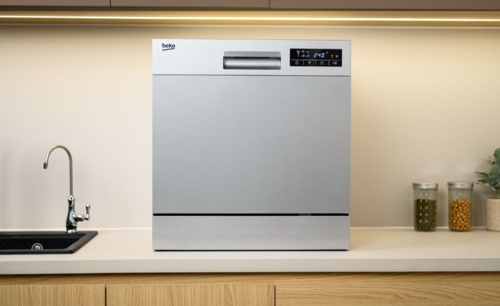 máy rửa bát Beko DTC36810W