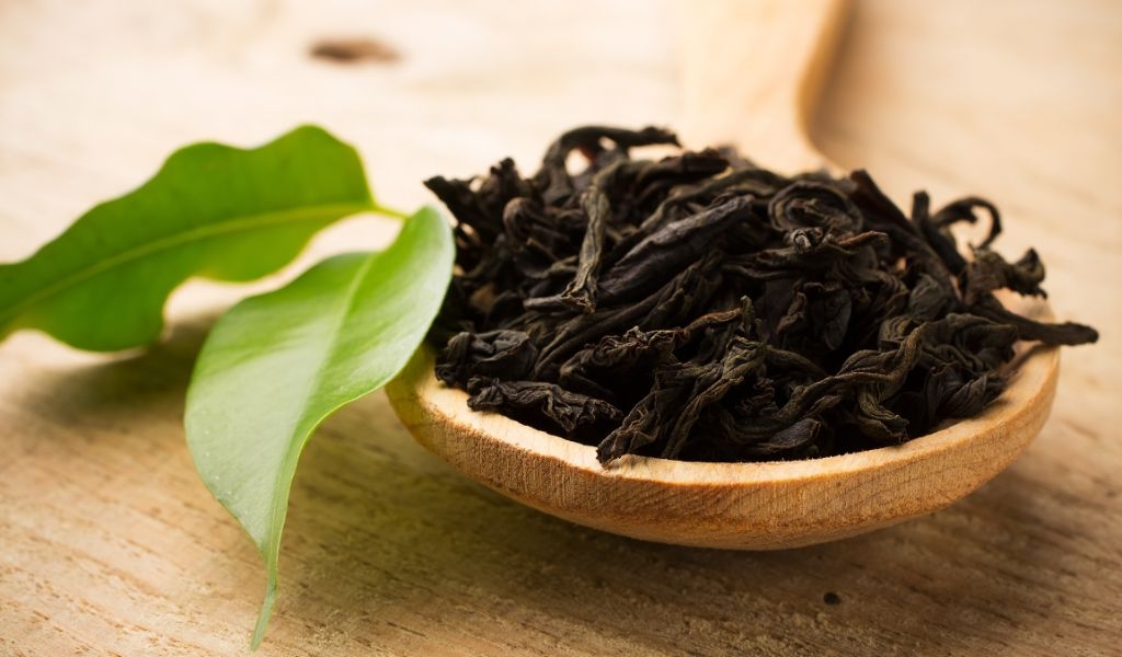 Hồng trà và trà đen giống hay khác nhau? Lợi ích, cách dùng và cách bảo quản đúng 2