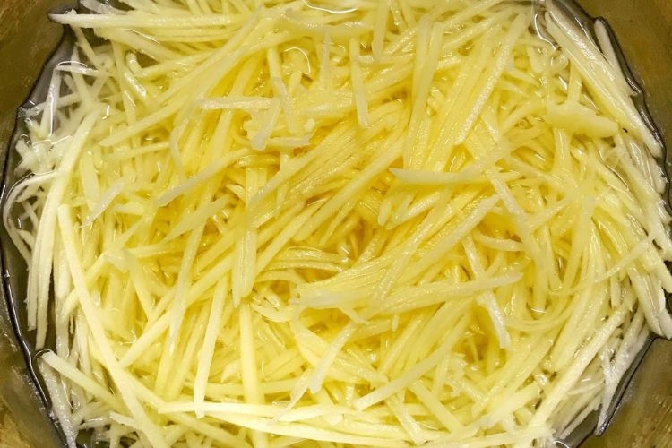 Ngâm khoai tây với giấm