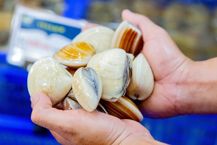 Lưu ngay công thức cách làm món nghêu sốt trứng muối béo ngậy ngon khó cưỡng - Hình 2