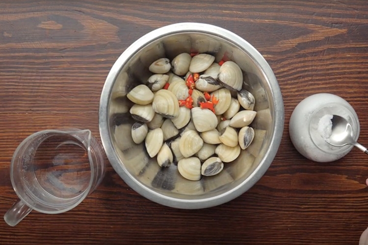 Lưu ngay công thức cách làm món nghêu sốt trứng muối béo ngậy ngon khó cưỡng - Hình 3