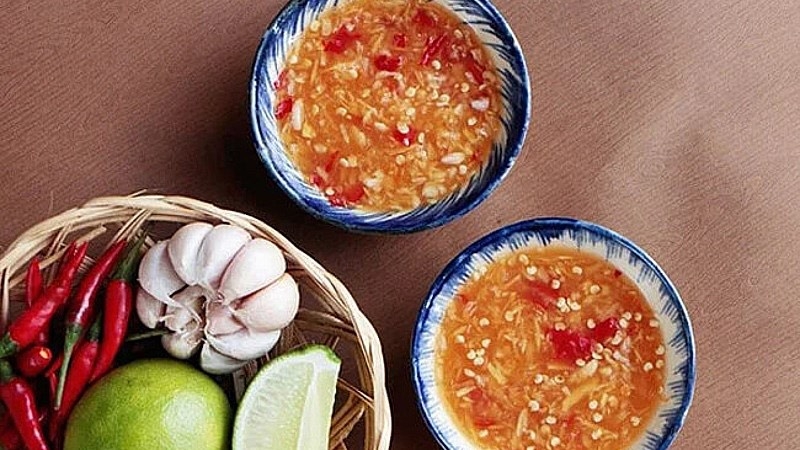 Cách làm tỏi ớt nổi trên nước mắm 5