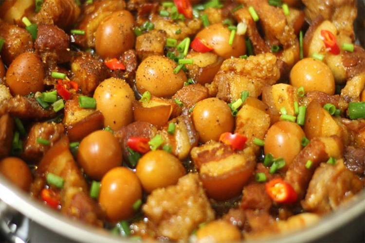 cách làm thịt kho trứng cút nước dừa 8