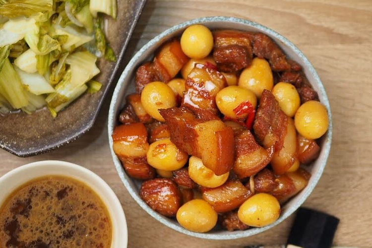 cách làm thịt kho trứng cút nước dừa 1