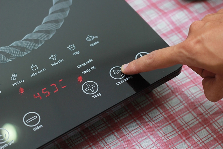 bếp từ sôi không đều 4