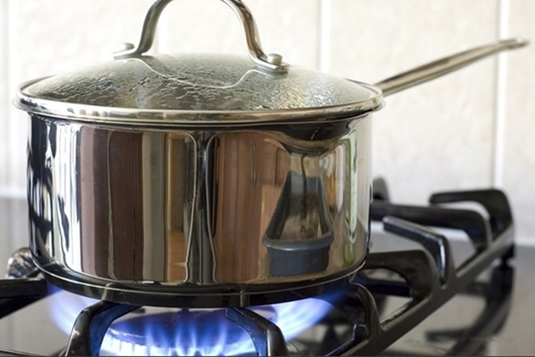 Những sai lầm cần tránh khi sử dụng nồi inox để nồi luôn bền đẹp và sáng bóng - Hình 2