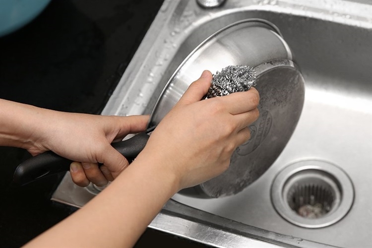 Những sai lầm cần tránh khi sử dụng nồi inox để nồi luôn bền đẹp và sáng bóng - Hình 3