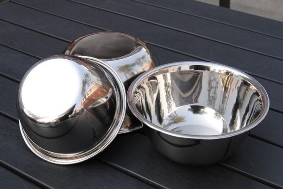 Dụng cụ làm kem tươi: Âu trộn.