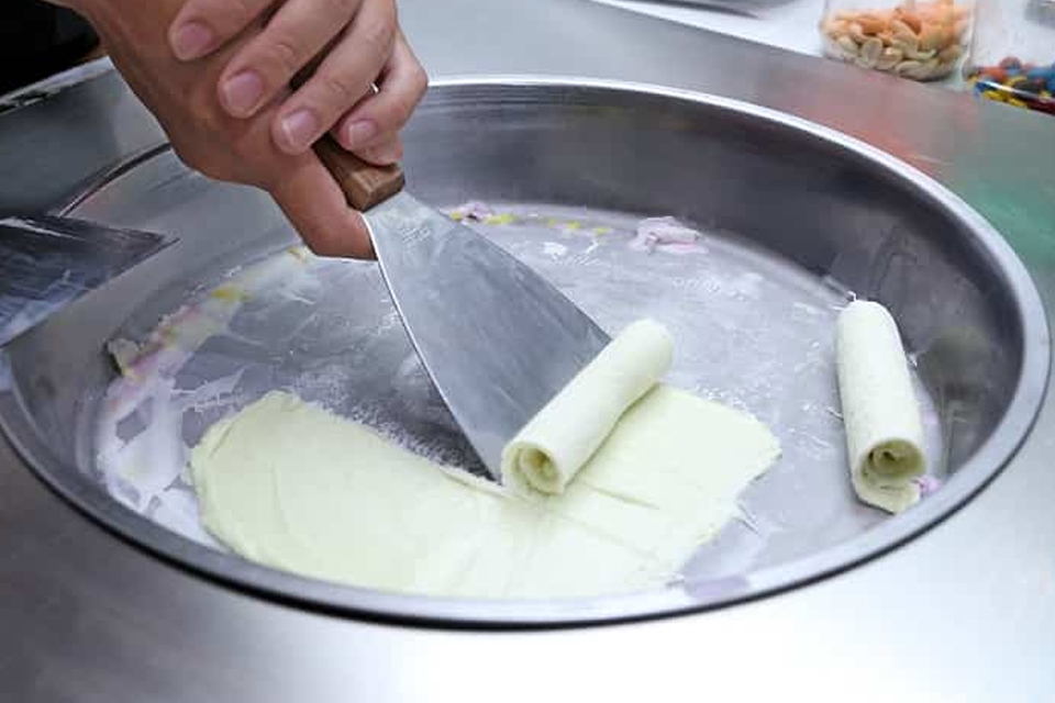 Lưu ý khi mua và sử dụng dụng cụ làm kem tươi.