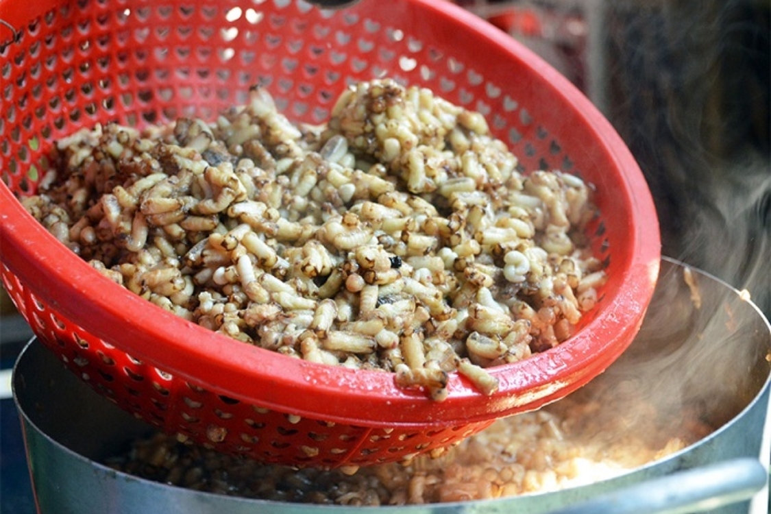Sơ chế ong non