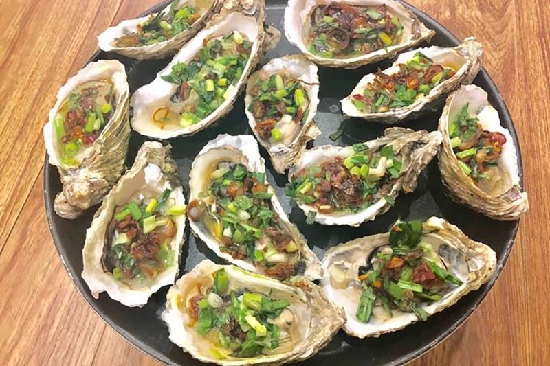Nên làm hàu nướng bằng nồi gì 5