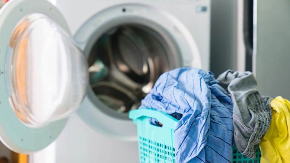 Vệ sinh máy sấy quần áo thường xuyên