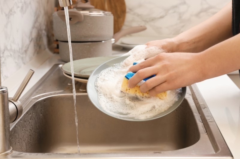 Cách khử mùi đồ dùng trong bếp cực đơn giản bằng nguyên liệu tự nhiên sẵn có 2