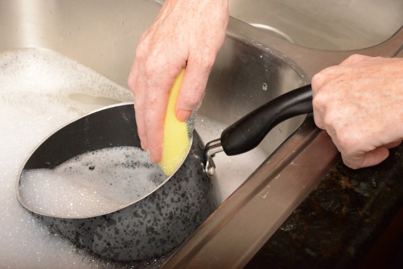 Cách khử mùi đồ dùng trong bếp cực đơn giản bằng nguyên liệu tự nhiên sẵn có 4