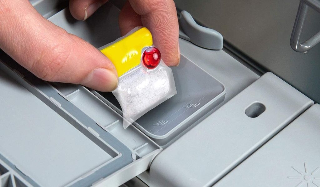 Viên rửa bát 3 trong 1 là gì? Có cần dùng thêm muối và nước làm bóng không? 2