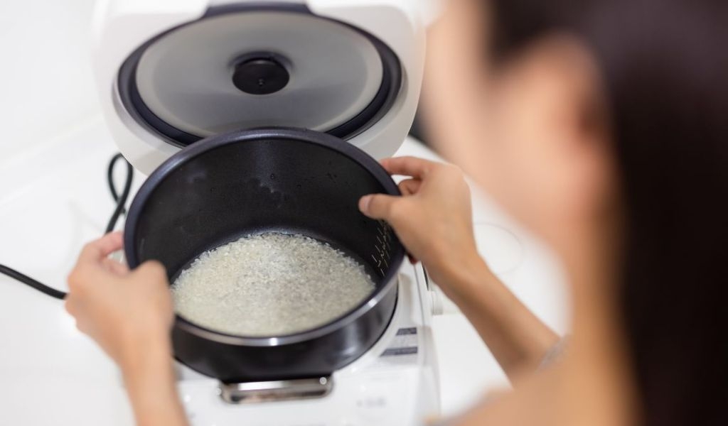 Kinh nghiệm mua nồi cơm điện Hàn Quốc đảm bảo chất lượng, tiết kiệm thời gian nấu nướng 1