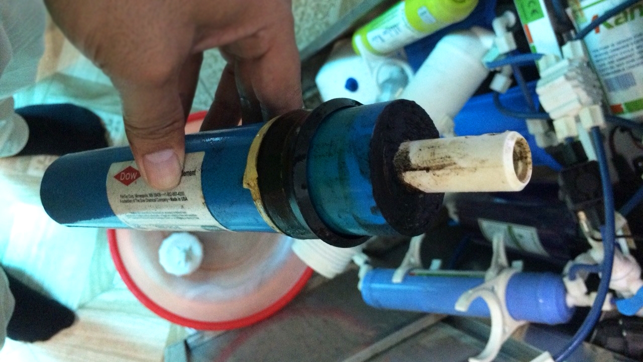 Máy lọc nước không chạy mà nước thải vẫn chảy
