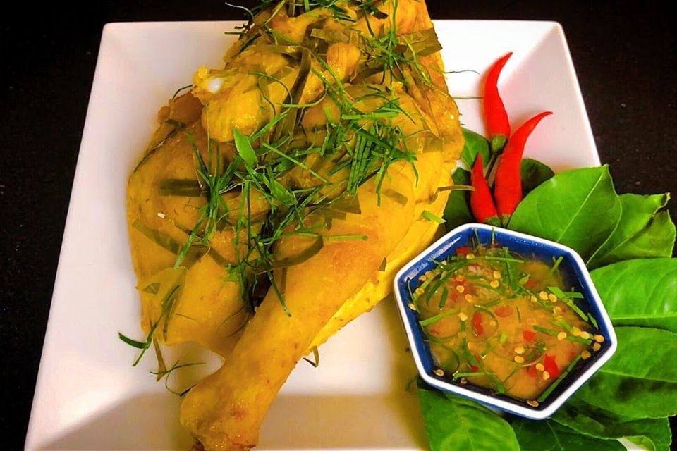 Gà hấp lá chanh