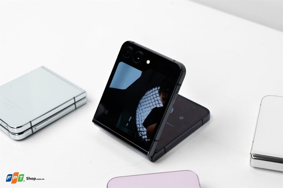 So sánh Galaxy Z Flip6 và Galaxy Z Flip5 (ảnh 4)