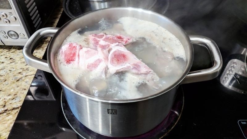 Nấu nước hầm xương nên dùng nồi gì? Hướng dẫn cách chọn nồi để nấu nước hầm xương 1